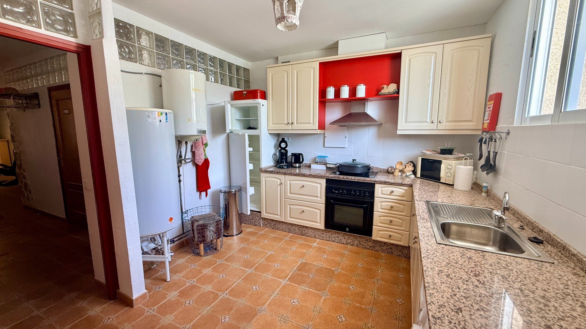 Indrukwekkende villa met gastenverblijven en panoramisch uitzicht in Hondón de las Nieves