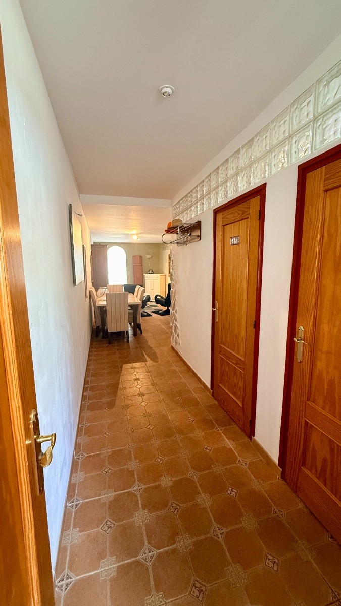 Indrukwekkende villa met gastenverblijven en panoramisch uitzicht in Hondón de las Nieves