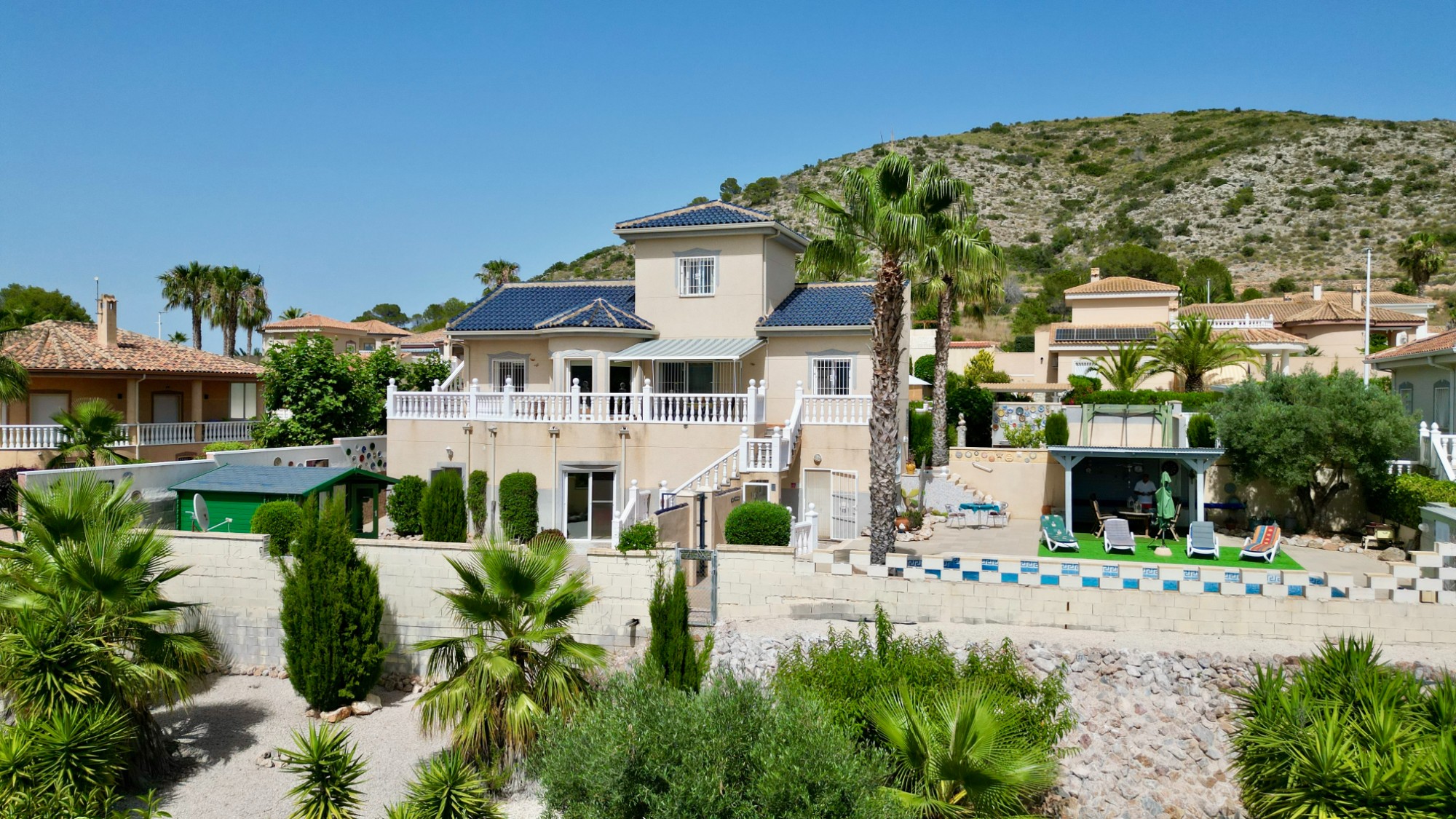 Indrukwekkende villa met gastenverblijven en panoramisch uitzicht in Hondón de las Nieves