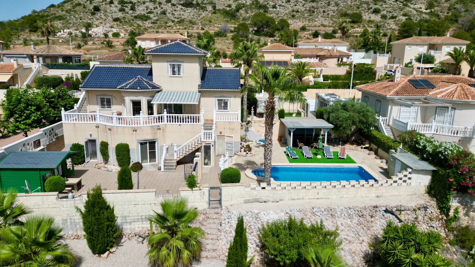 Indrukwekkende villa met gastenverblijven en panoramisch uitzicht in Hondón de las Nieves