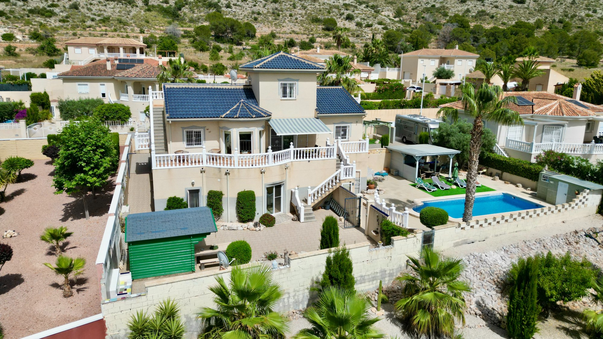 Indrukwekkende villa met gastenverblijven en panoramisch uitzicht in Hondón de las Nieves