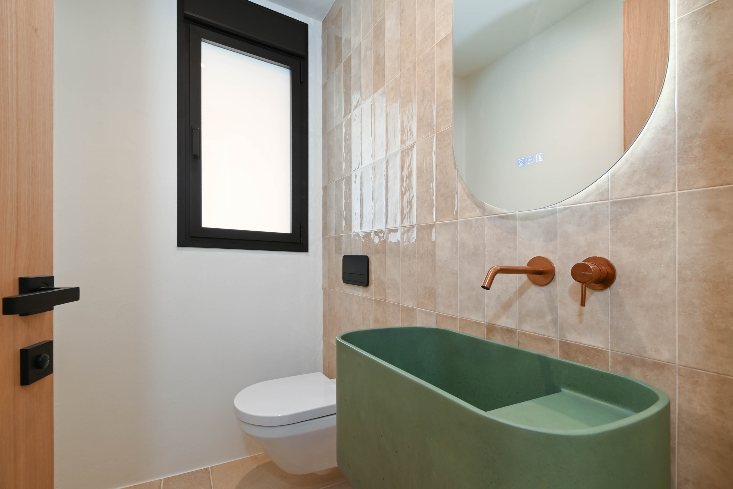 Instapklare luxe nieuwbouw villa met zeezicht in Moraira