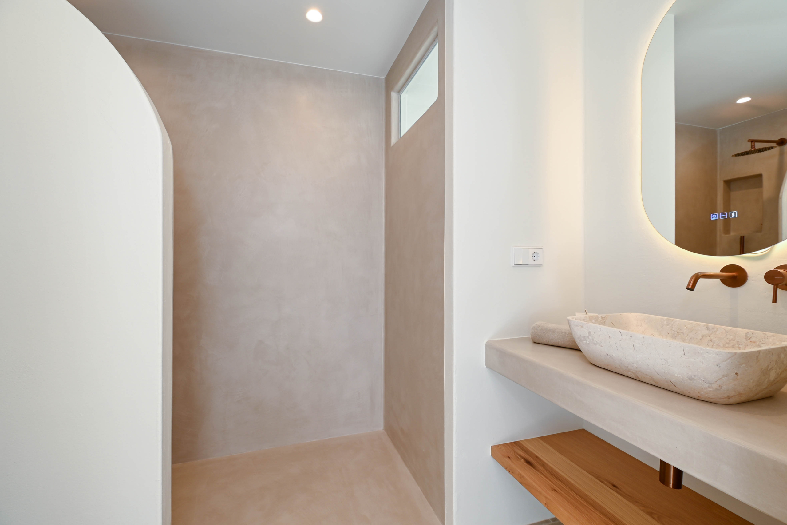 Instapklare luxe nieuwbouw villa met zeezicht in Moraira