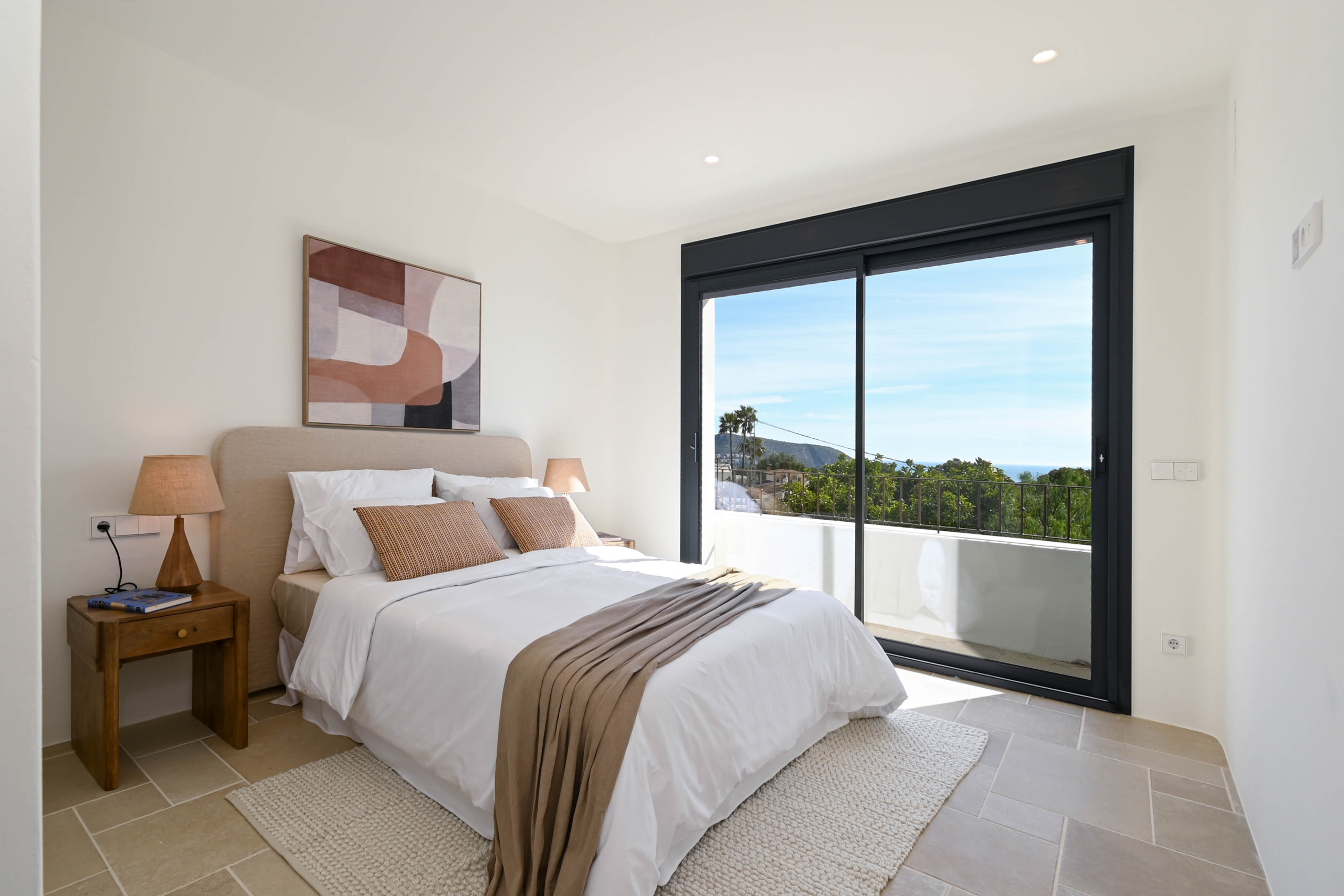 Instapklare luxe nieuwbouw villa met zeezicht in Moraira
