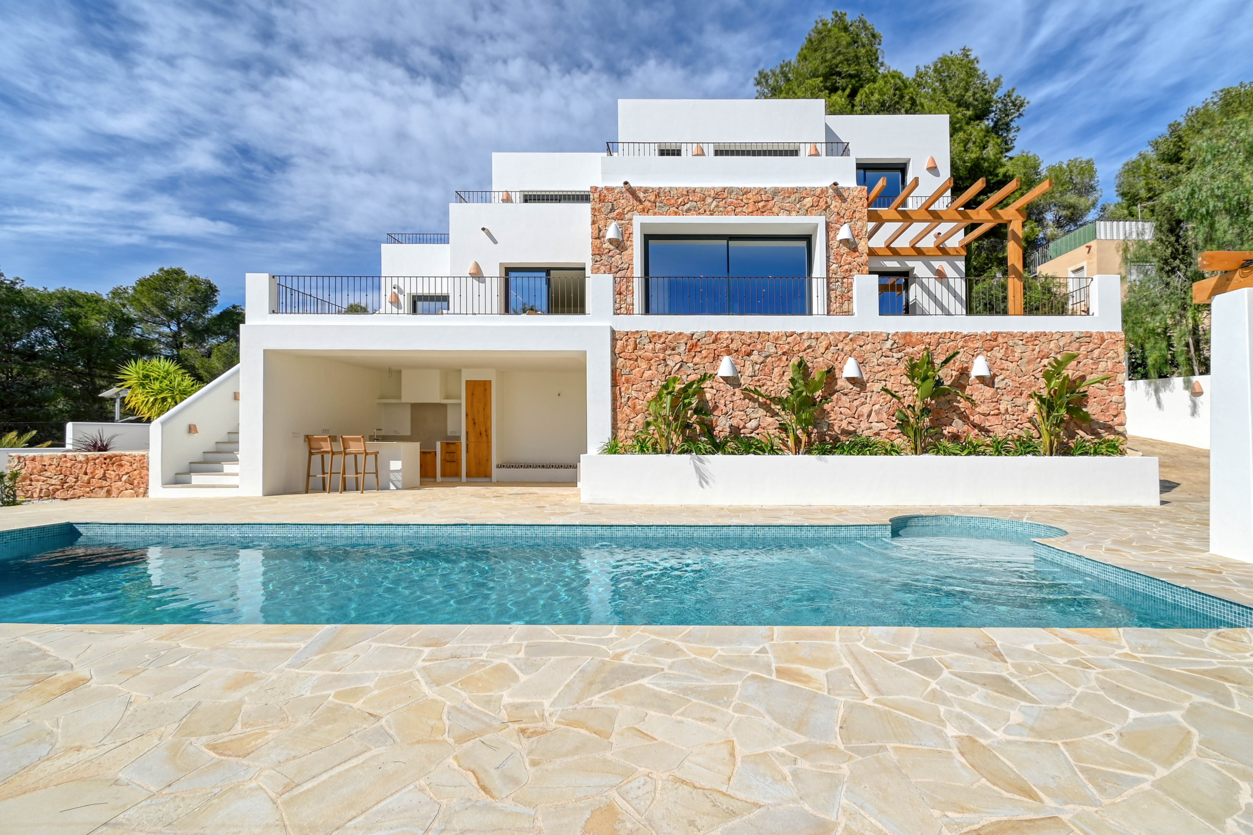 Instapklare luxe nieuwbouw villa met zeezicht in Moraira