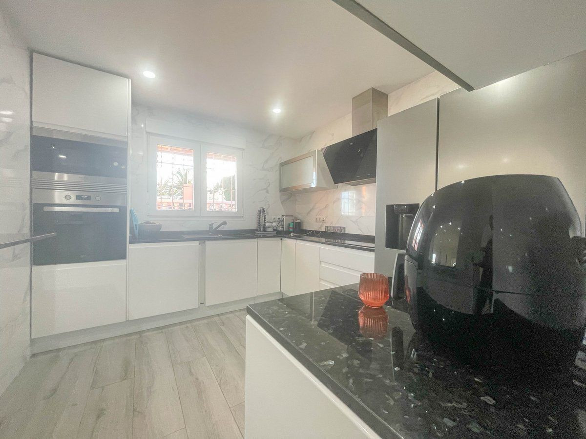 Villa met zeezicht en gastenappartement in Calpe