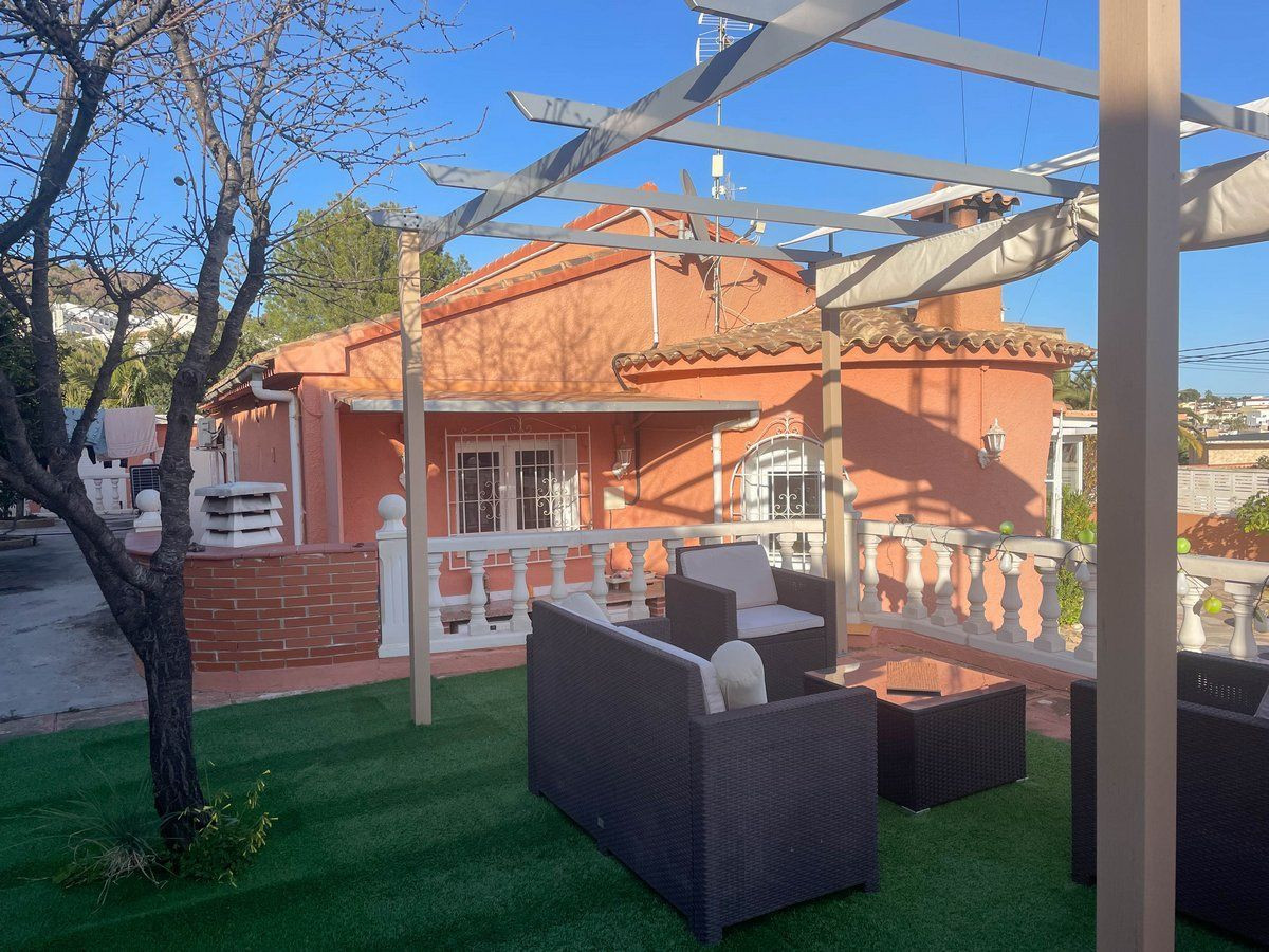 Villa met zeezicht en gastenappartement in Calpe