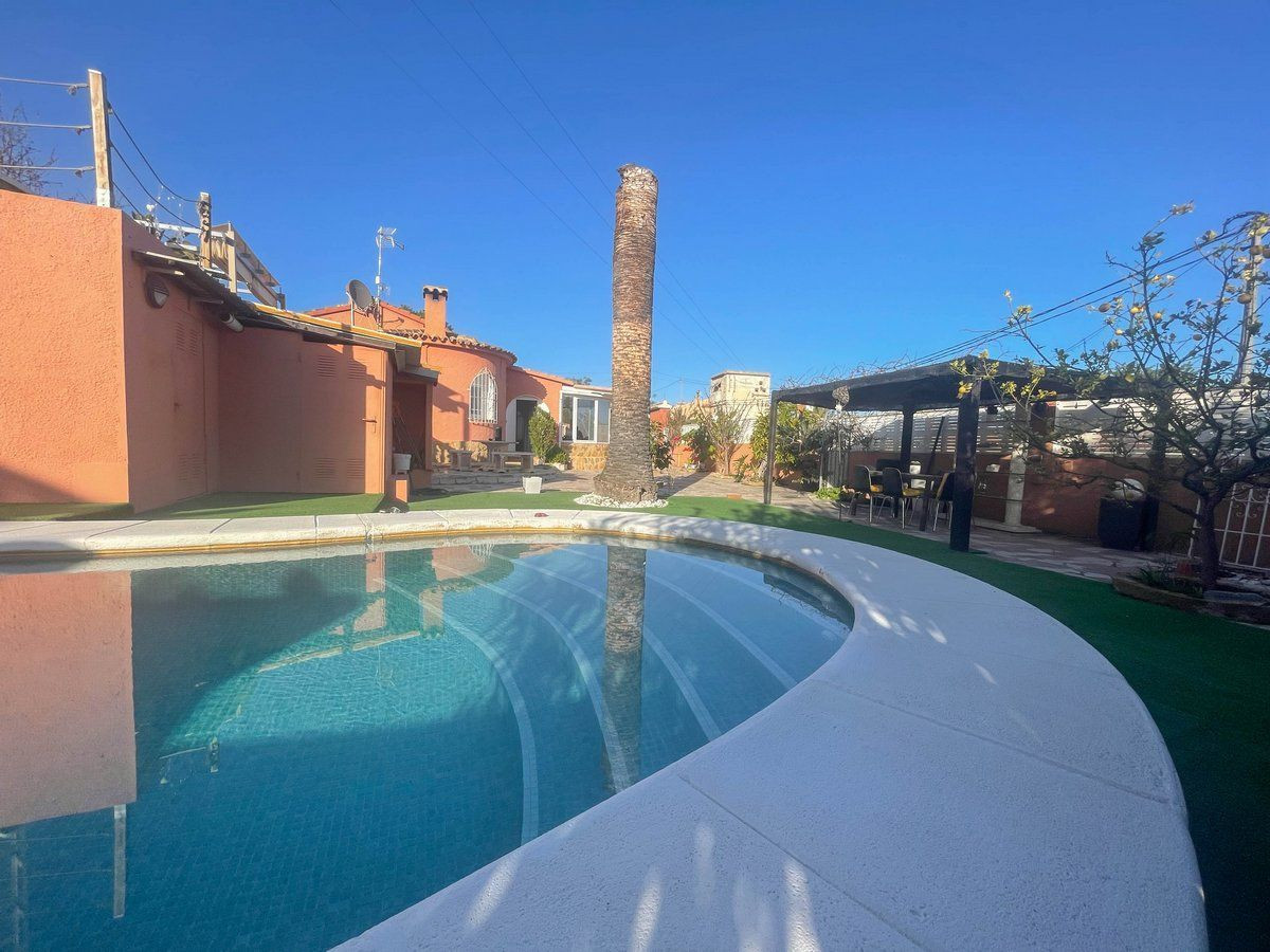 Villa met zeezicht en gastenappartement in Calpe