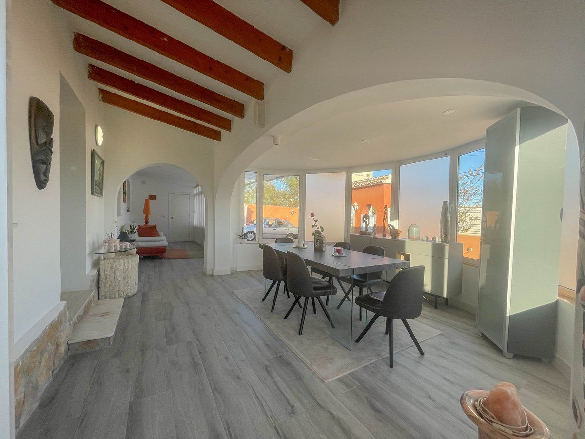 Villa met zeezicht en gastenappartement in Calpe