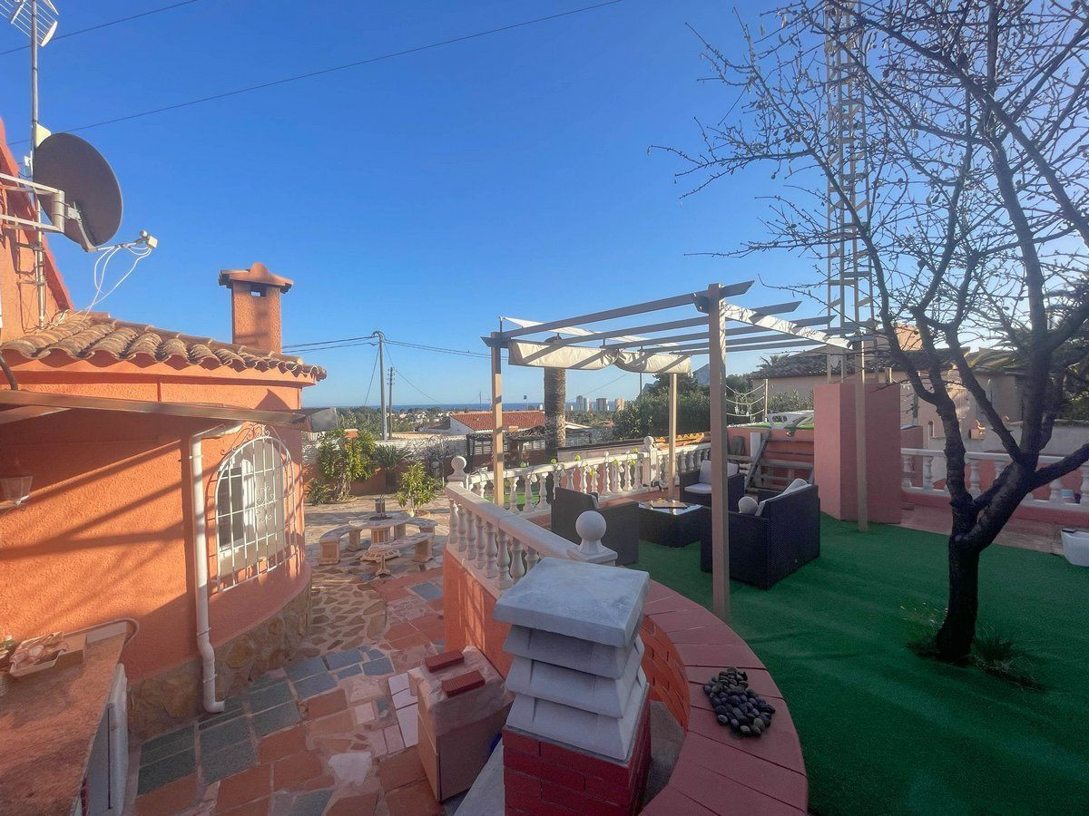 Villa met zeezicht en gastenappartement in Calpe