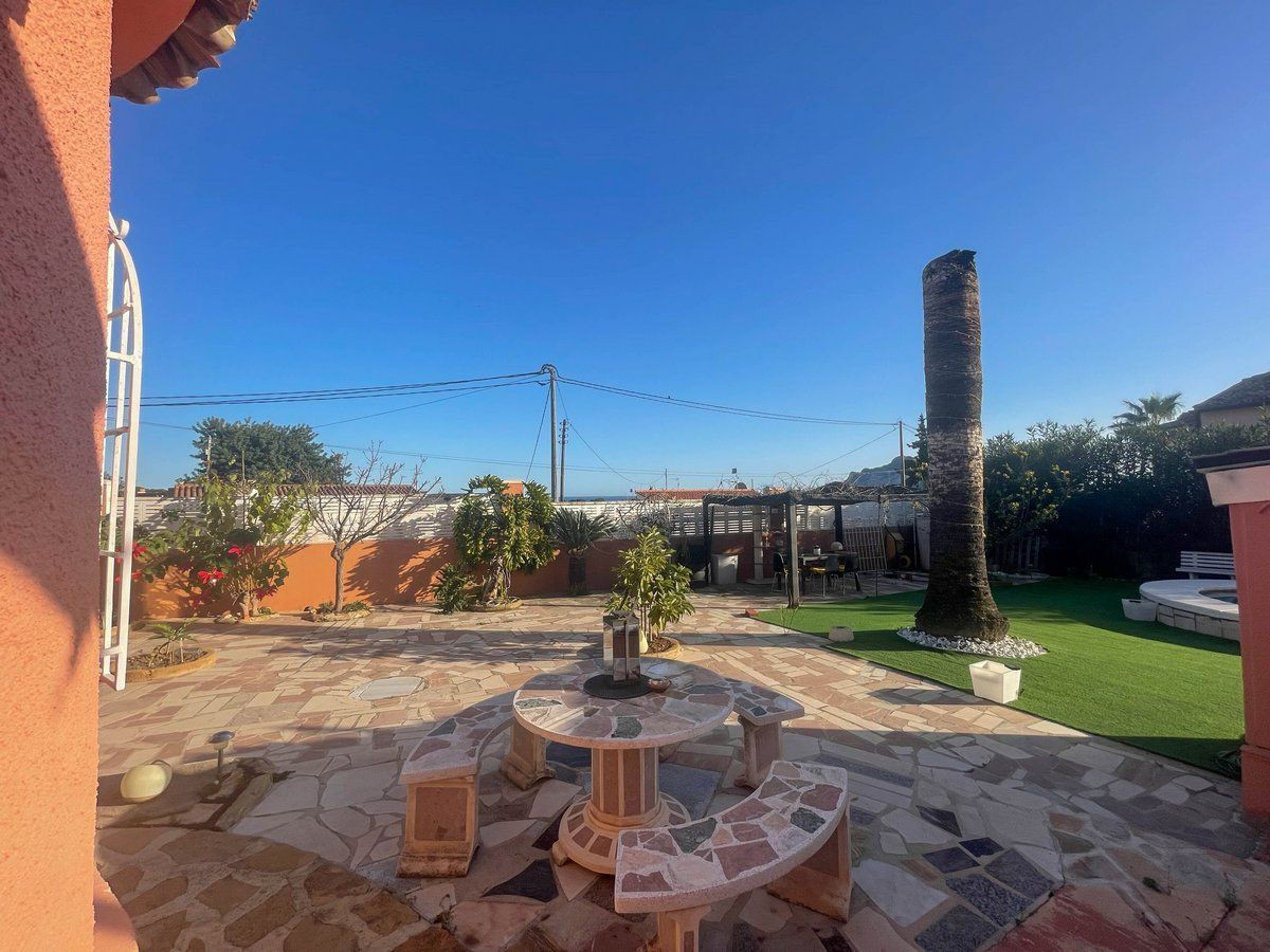 Villa met zeezicht en gastenappartement in Calpe
