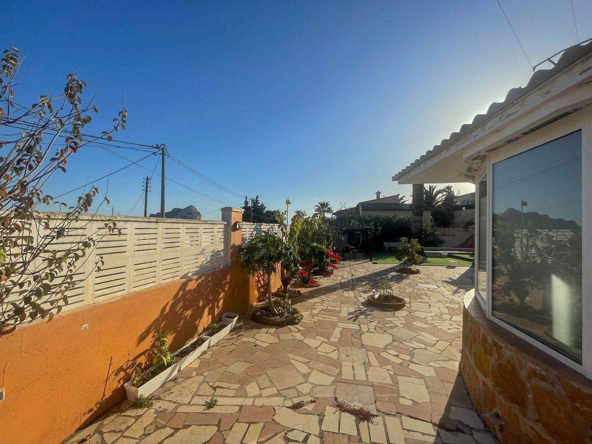 Villa met zeezicht en gastenappartement in Calpe