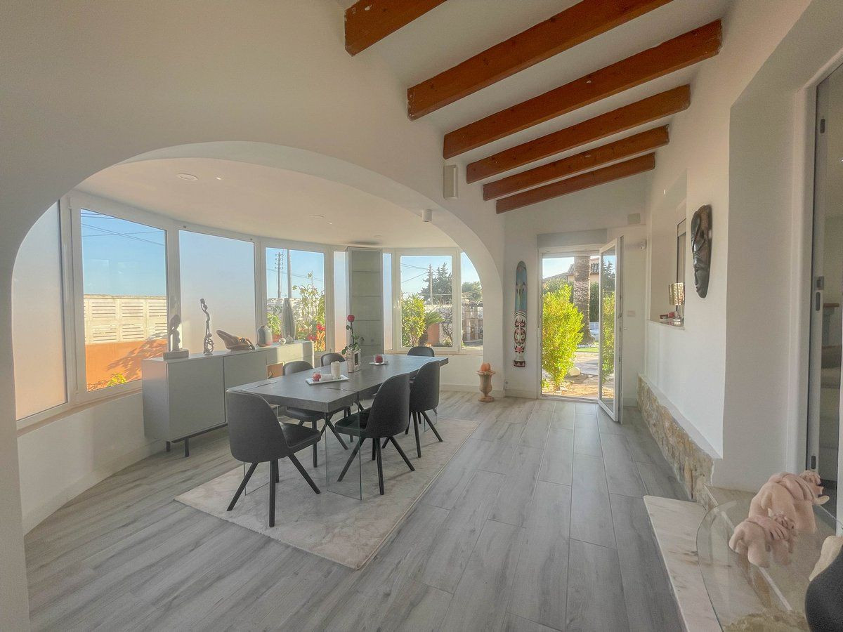 Villa met zeezicht en gastenappartement in Calpe