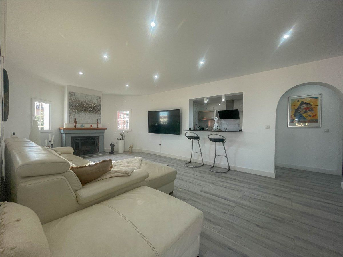 Villa met zeezicht en gastenappartement in Calpe