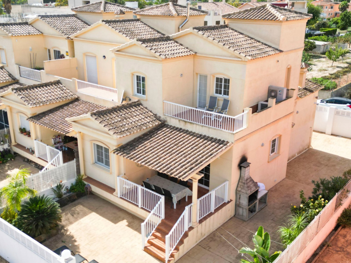 Twee-onder-1-kap te koop in Calpe