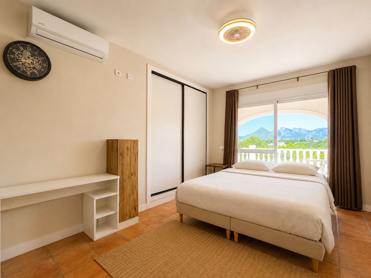 Instapklare villa met zeezicht en bergpanorama in Altea