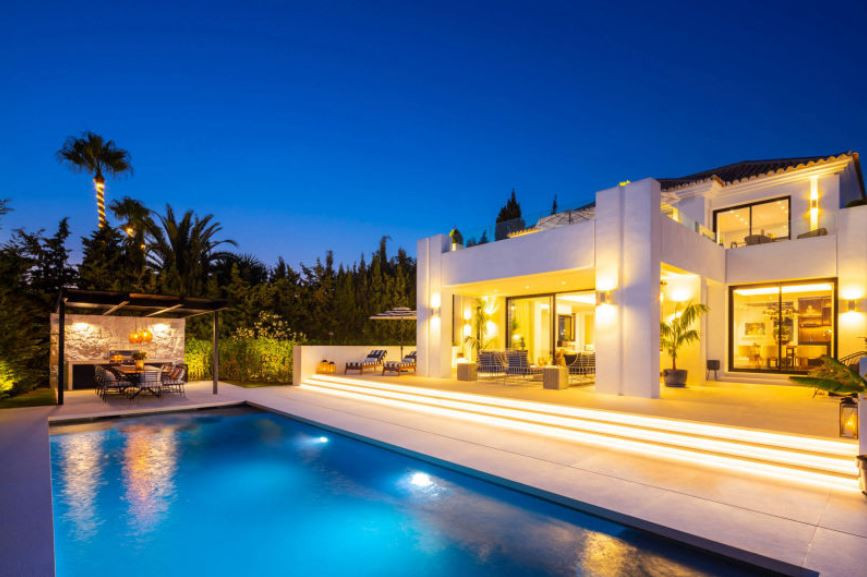 DP-12-R3551515-21 Villa te koop in Nueva Andalucía