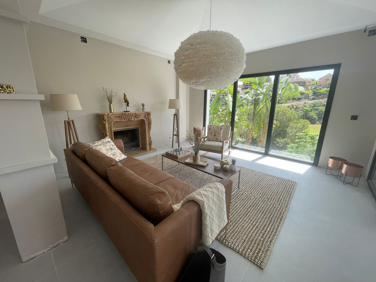 Villa te koop in Elviria