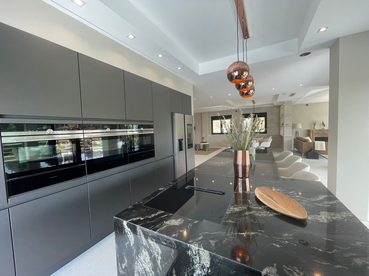 Villa te koop in Elviria