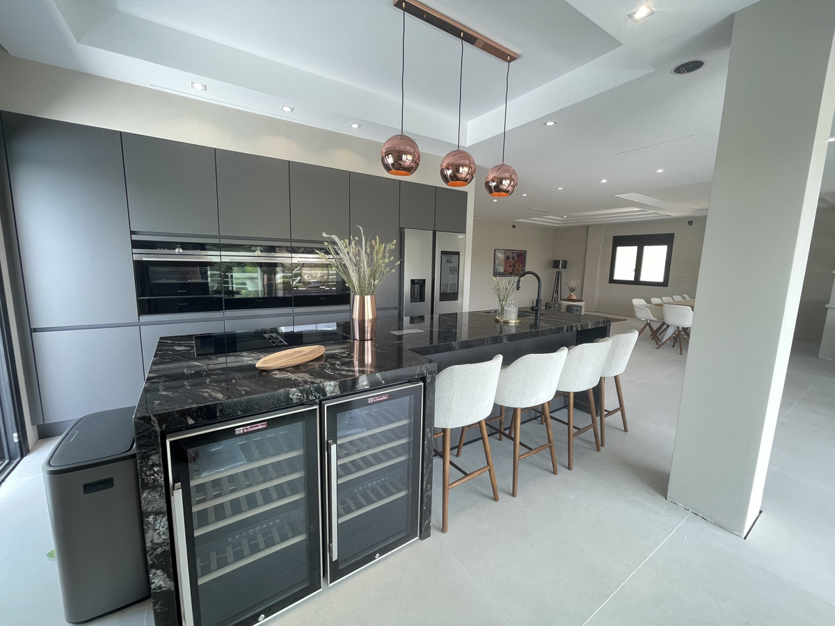 Villa te koop in Elviria
