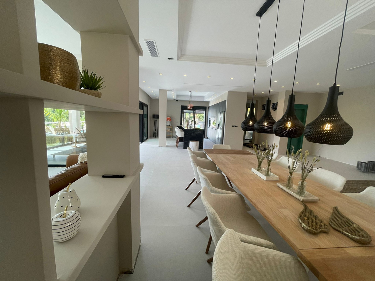 Villa te koop in Elviria