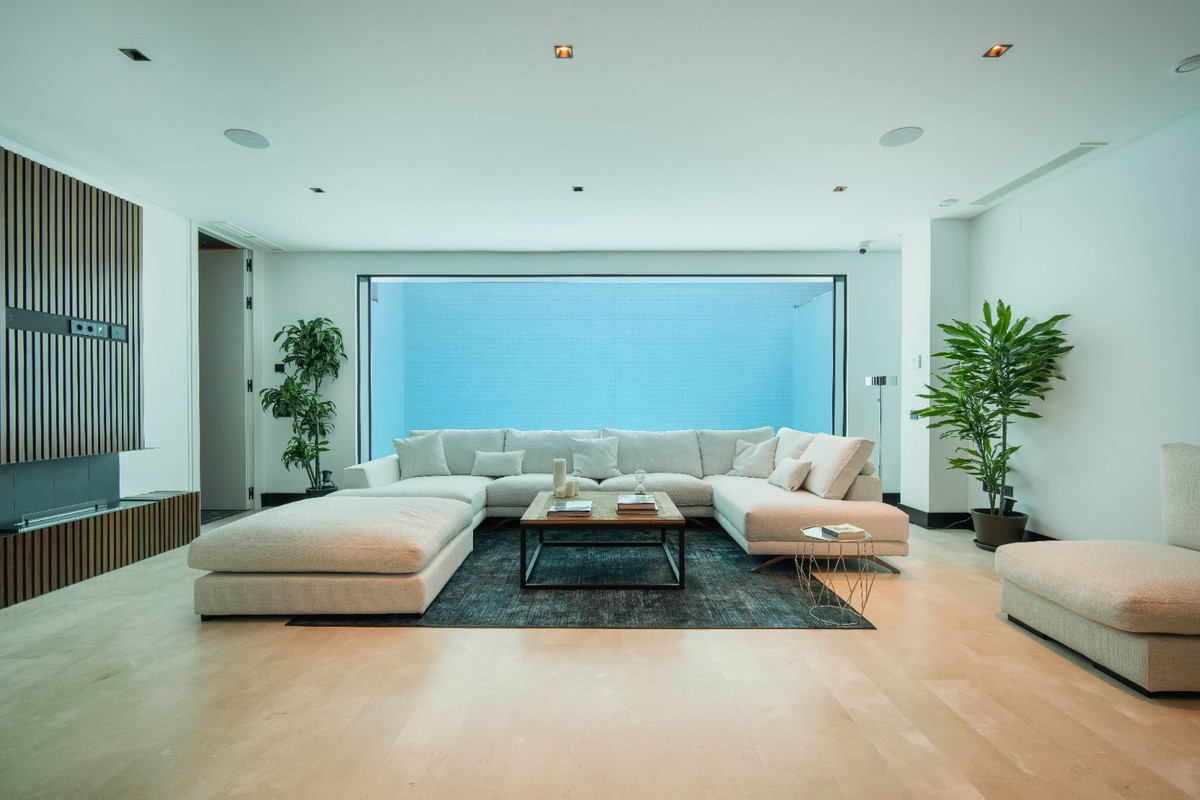 DP-12-R4744321-6 Villa te koop in The Golden Mile