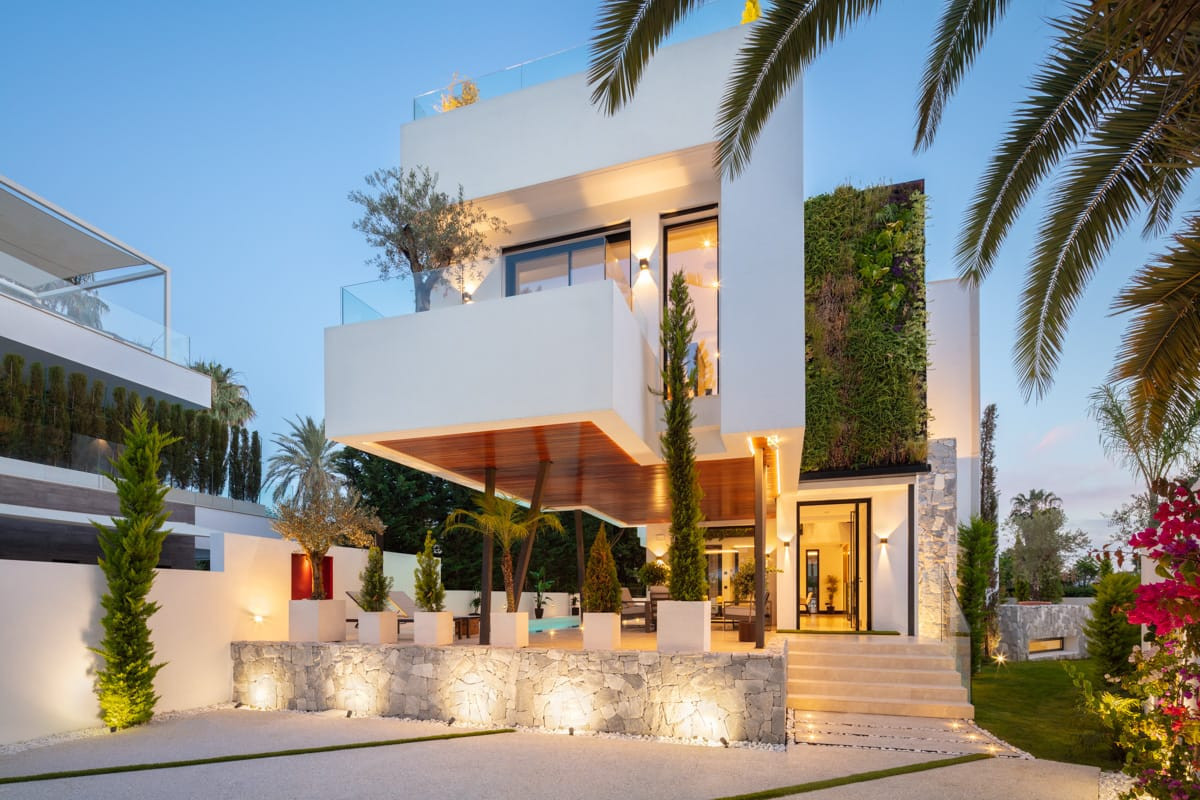 DP-12-R4744321 Villa te koop in The Golden Mile