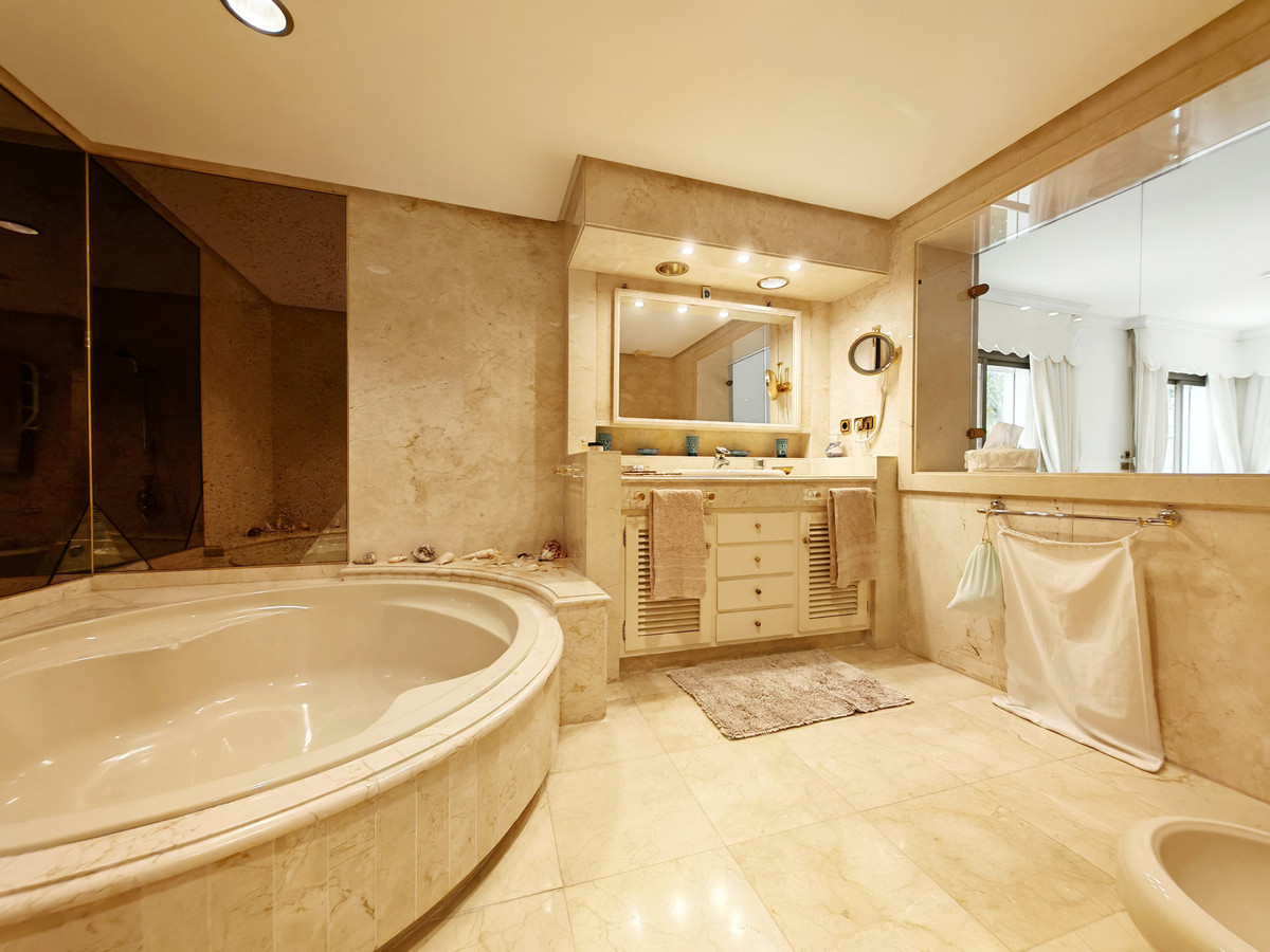 Villa te koop in Los Monteros