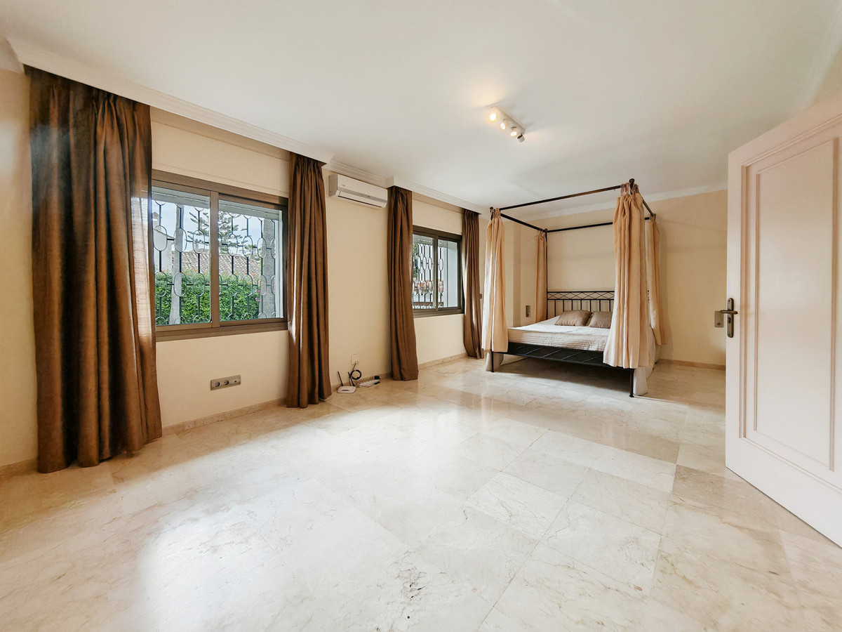 Villa te koop in Los Monteros