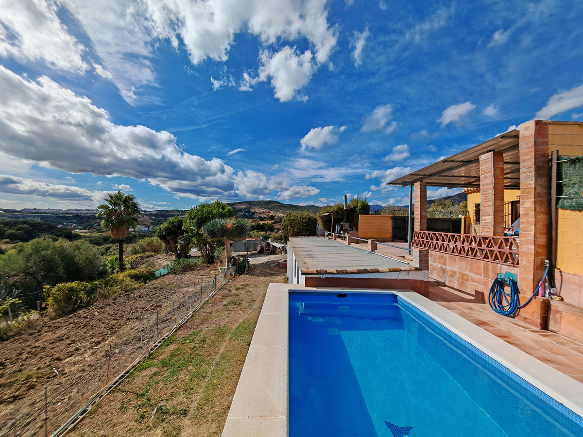 Finca met zeezicht te koop in Estepona