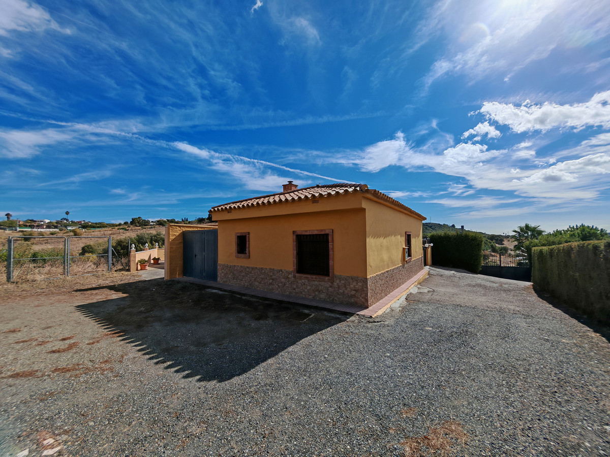 Finca met zeezicht te koop in Estepona