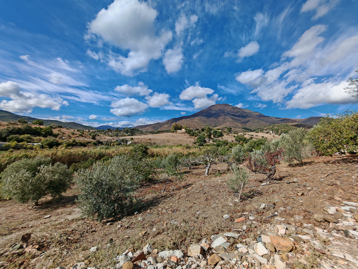 Finca met zeezicht te koop in Estepona