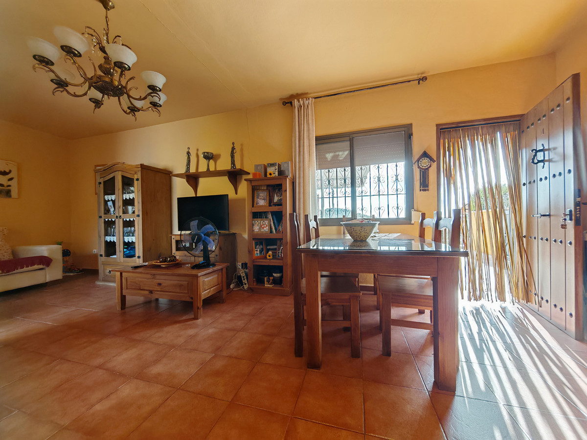 Finca met zeezicht te koop in Estepona
