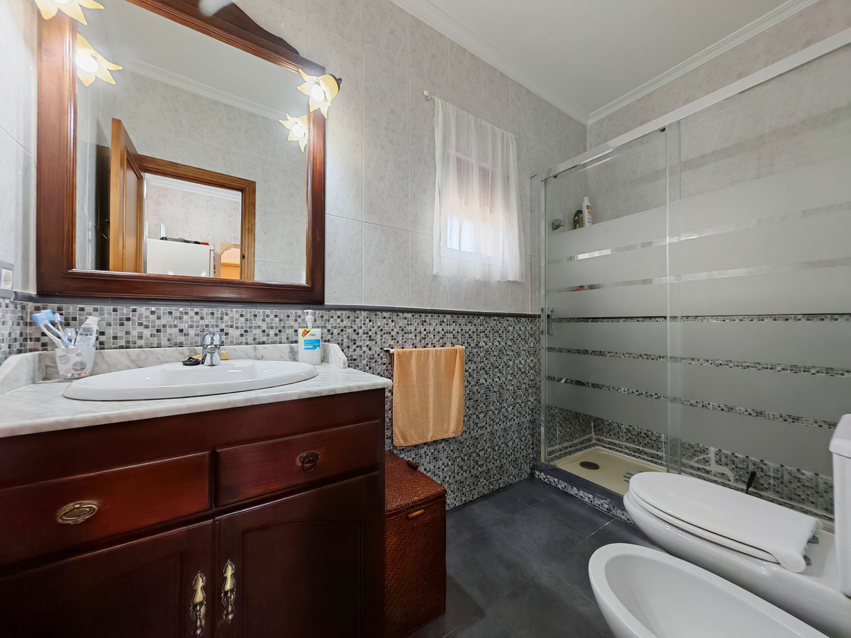 Finca met zeezicht te koop in Estepona