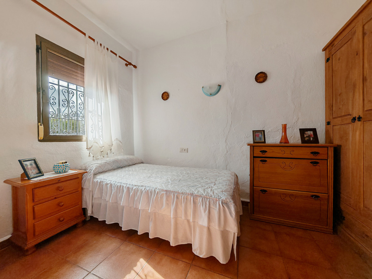 Finca met zeezicht te koop in Estepona