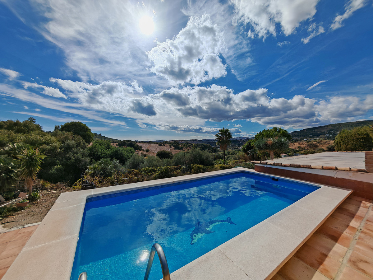 Finca met zeezicht te koop in Estepona