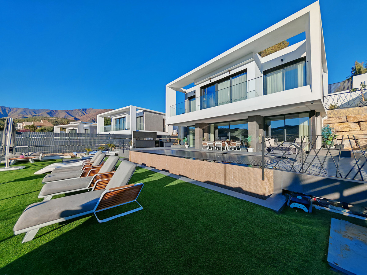Villa te koop in Estepona