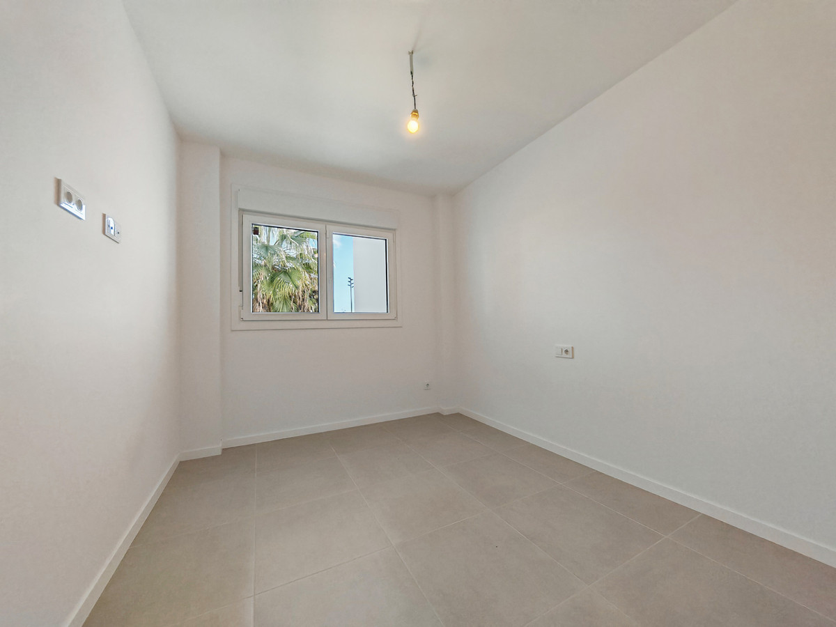 Modern appartement te koop in Estepona