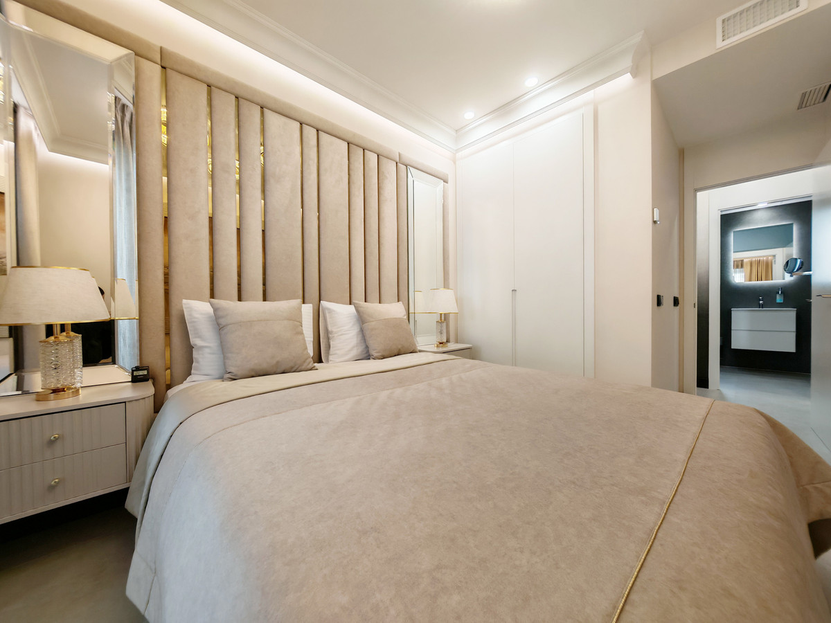 Gerenoveerd penthouse met panoramisch zee- en bergzicht in Marbella