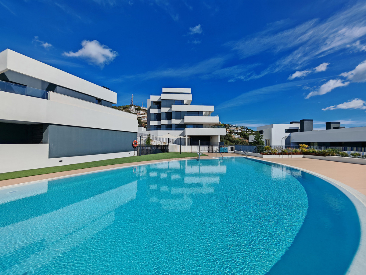 Gerenoveerd penthouse met panoramisch zee- en bergzicht in Marbella