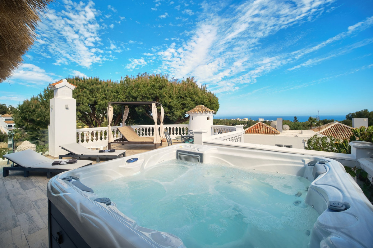 Prachtige villa met zeezicht in Mijas Costa
