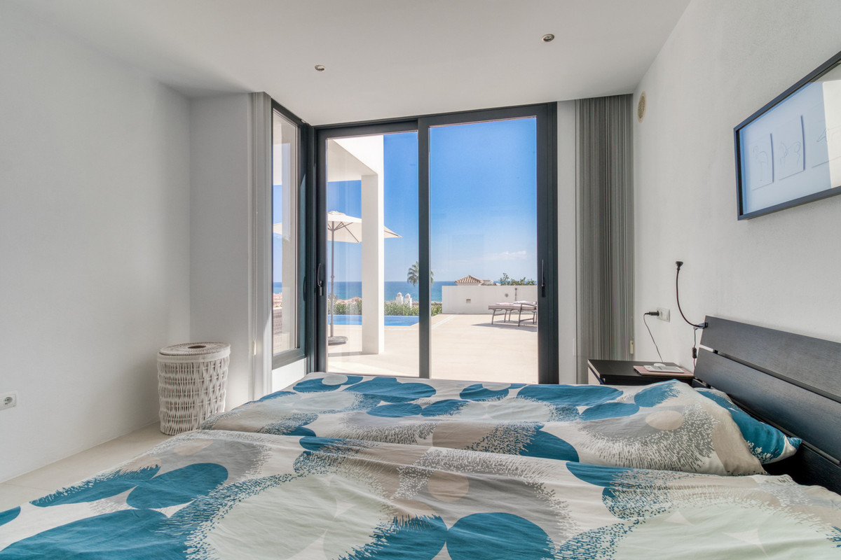 Luxe moderne villa met panoramisch zeezicht in Mijas Costa