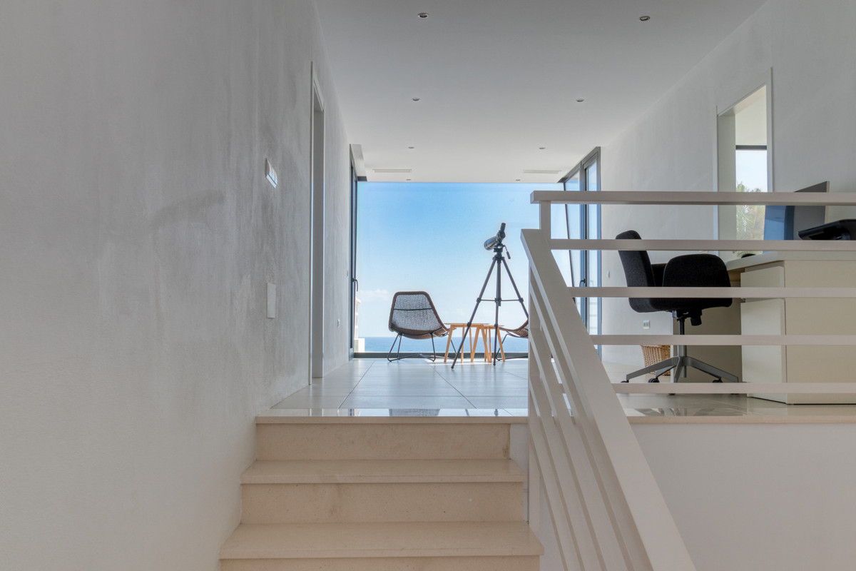 Luxe moderne villa met panoramisch zeezicht in Mijas Costa