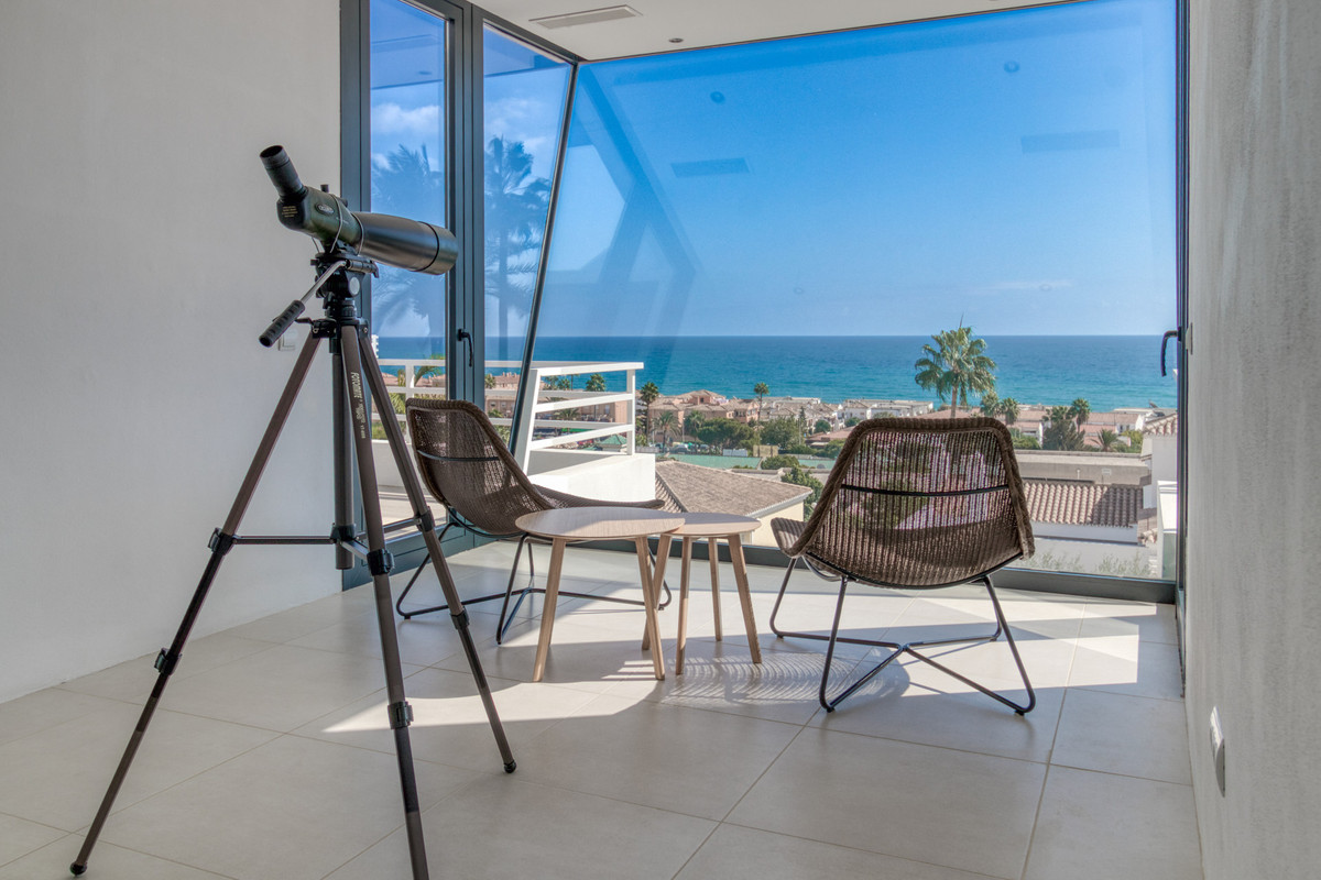 Luxe moderne villa met panoramisch zeezicht in Mijas Costa