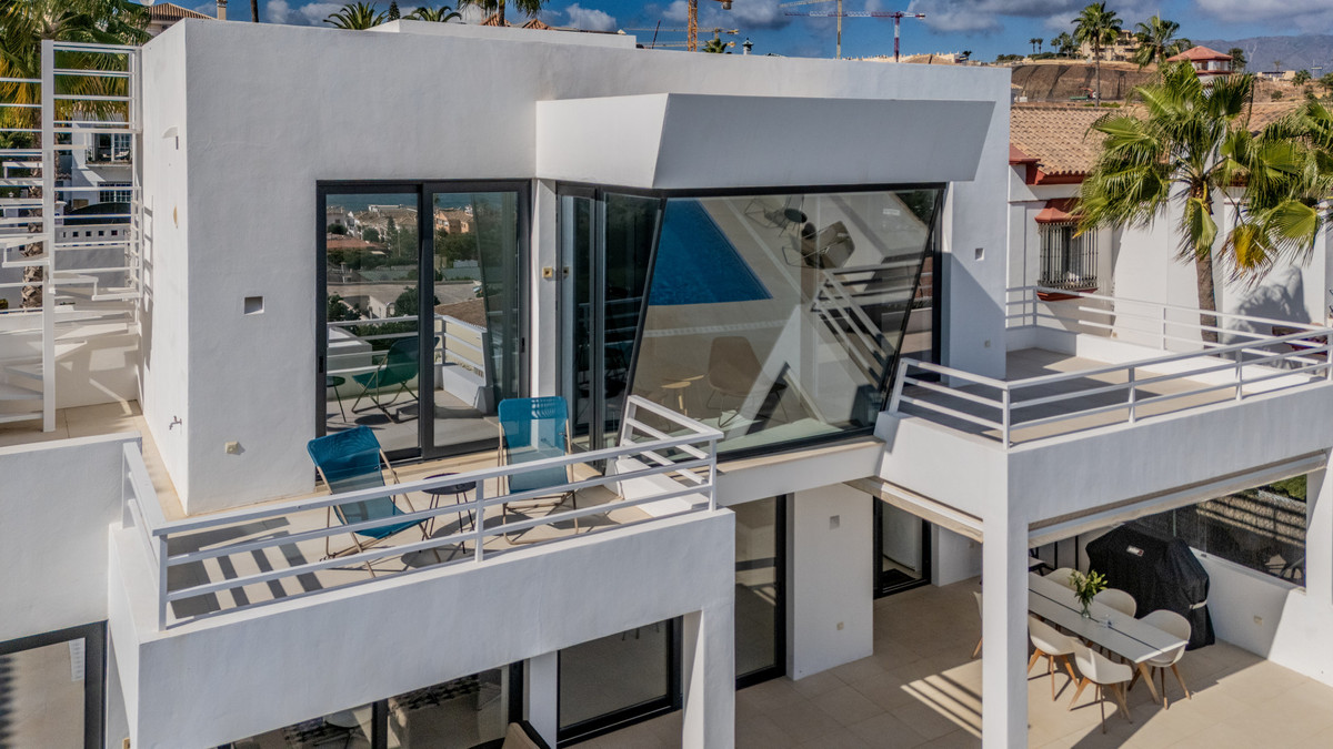 Luxe moderne villa met panoramisch zeezicht in Mijas Costa
