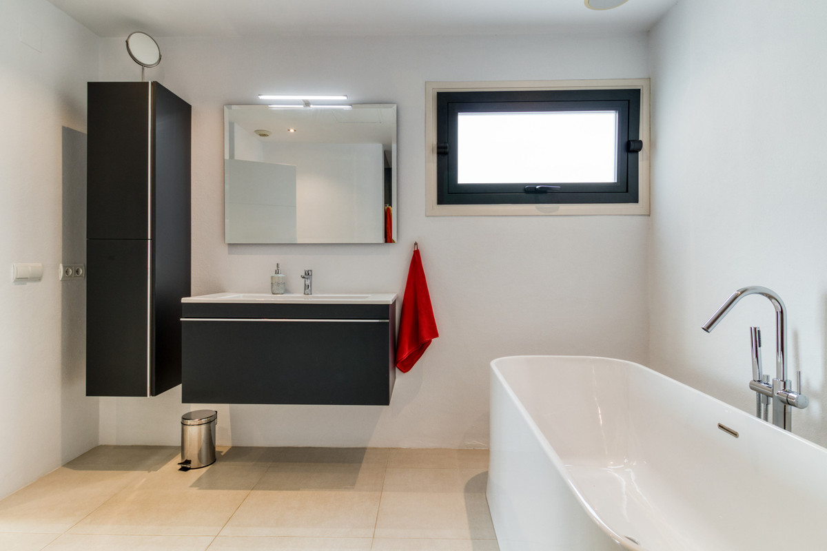Luxe moderne villa met panoramisch zeezicht in Mijas Costa