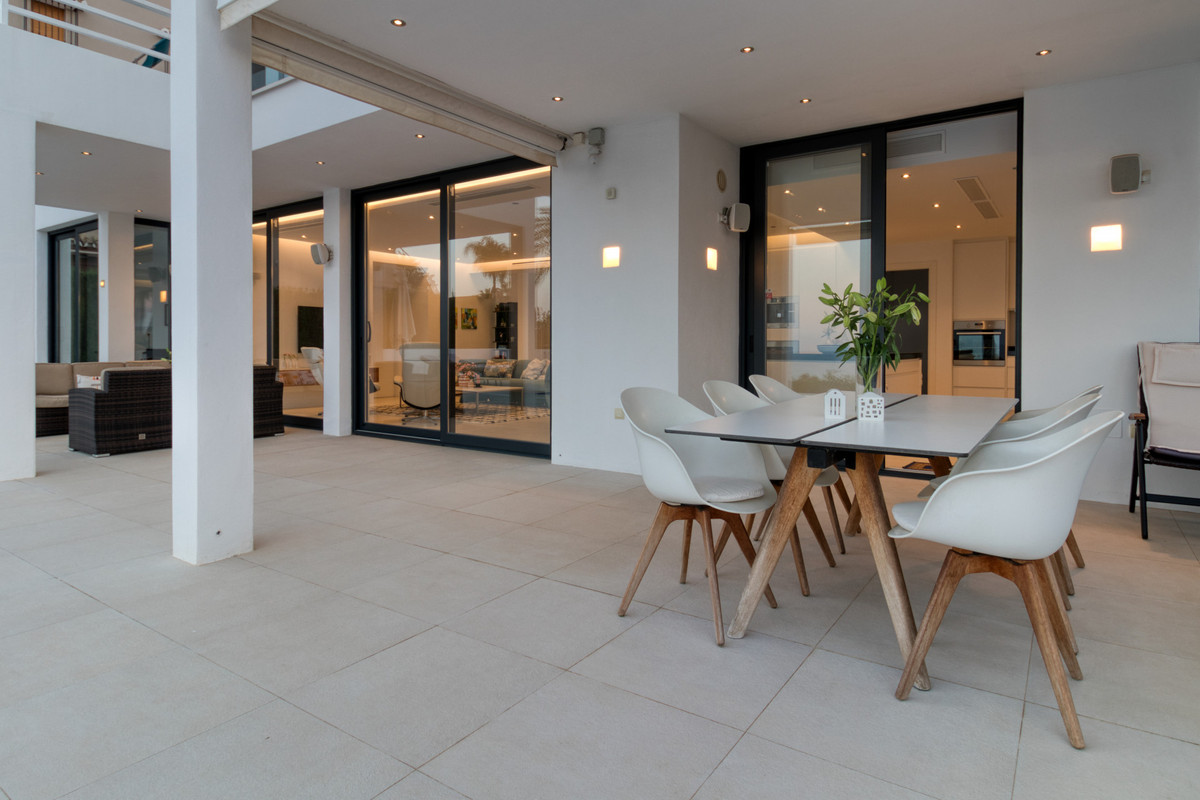 Luxe moderne villa met panoramisch zeezicht in Mijas Costa