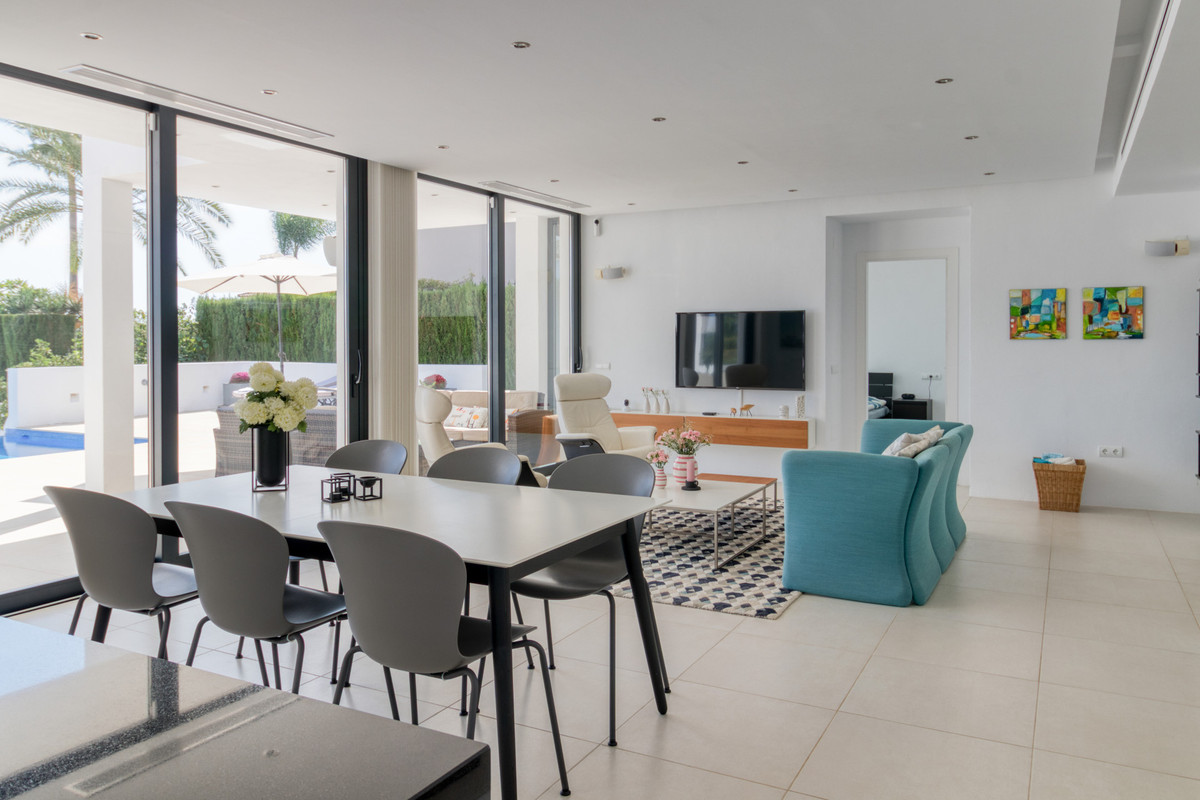 Luxe moderne villa met panoramisch zeezicht in Mijas Costa