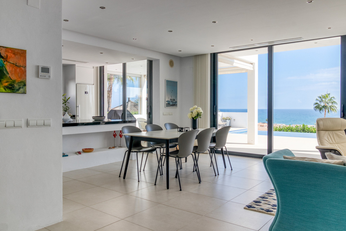 Luxe moderne villa met panoramisch zeezicht in Mijas Costa
