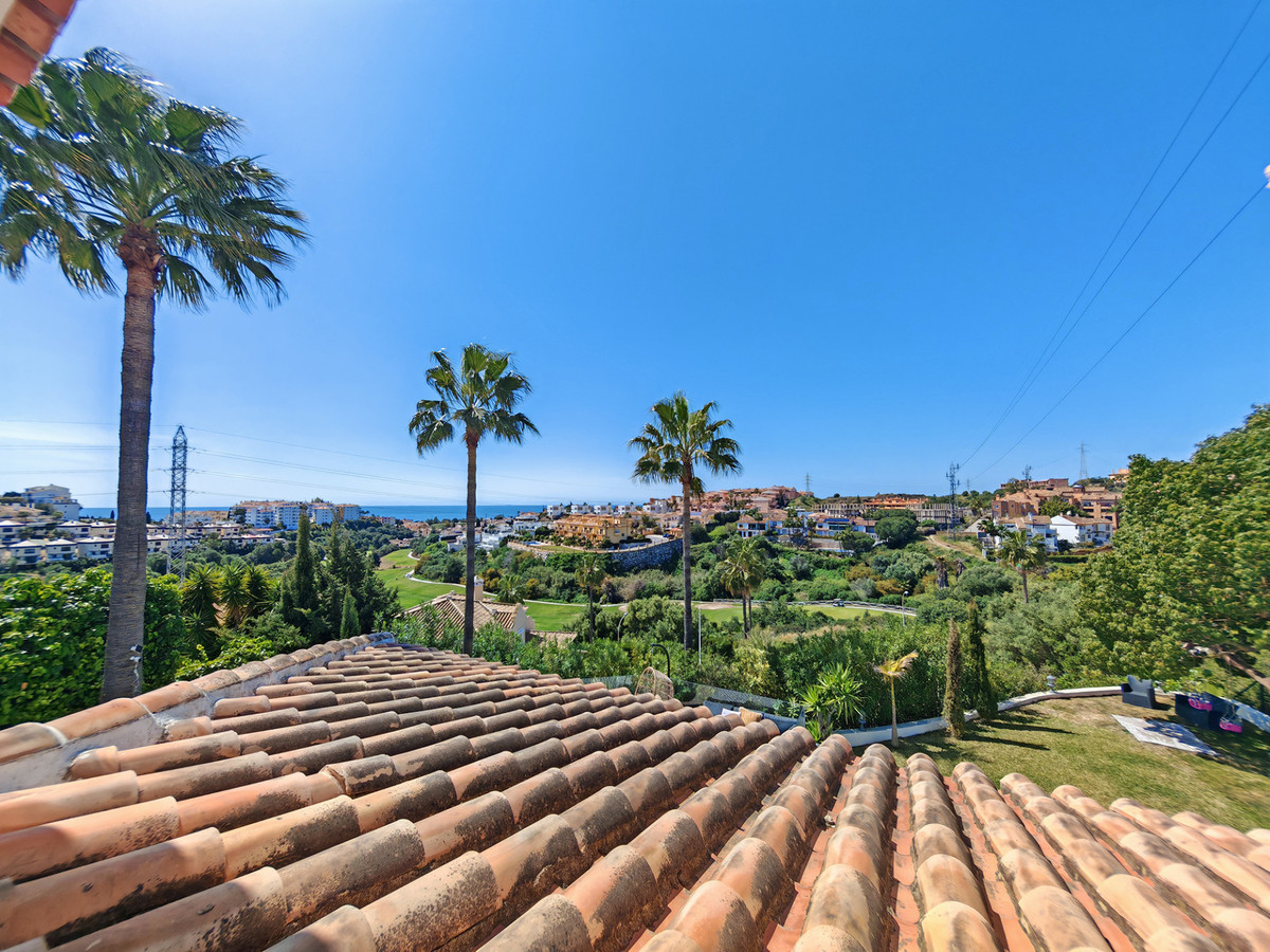 Gerenoveerde villa met panoramisch zeezicht in Mijas Costa